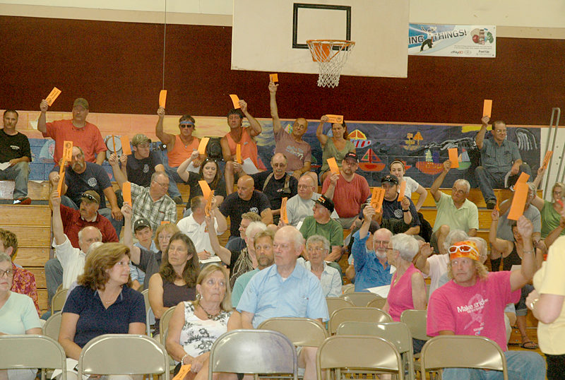 Waldoboro voters raise their cards in support of a secret ballot at a special town meeting in Waldoboro. (Alexander Violo photo)