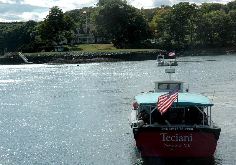 The River Tripper offered tours of Damariscotta River oyster farms during the annual Pemaquid Oyster Festival on Sunday, Sept. 25. (Alexander Violo photo)