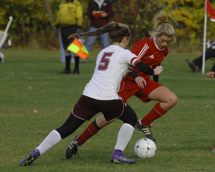 Gabby Chapman pulls the ball away from Emily Grandahl. (Paula Roberts photo)