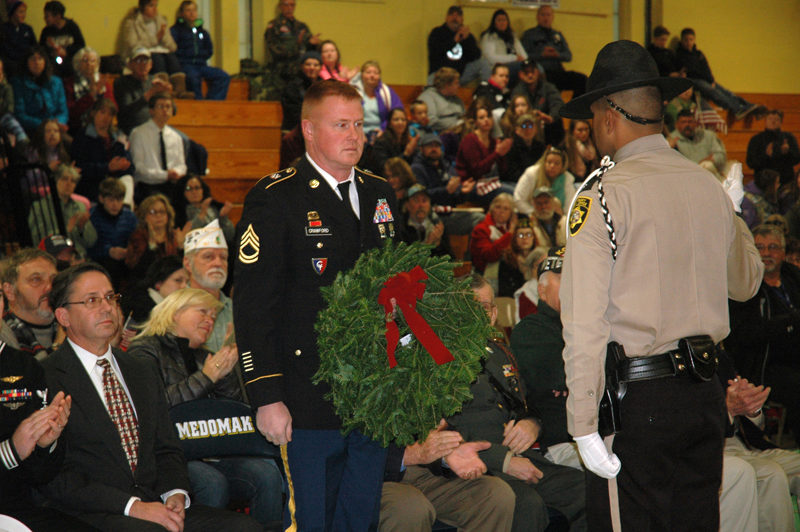 Veteran Jason Crawford receives a wreath from Knox County Sheriff's Deputy Nathaniel Jack. (Alexander Violo photo)