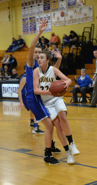 Sadie Cohen drives inside for the Panthers. (Paula Roberts photo)