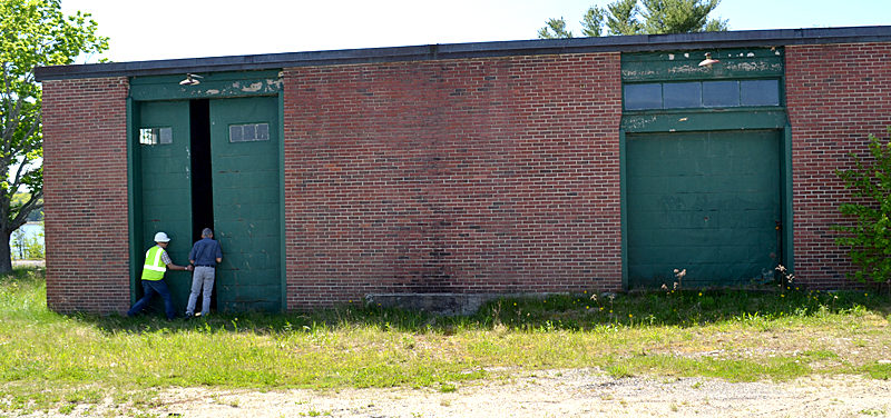 The Mason Station maintenance building in Wiscasset in May 2016. Peregrine Turbine Technologies is purchasing the building from the town for $18,000. (Abigail Adams photo, LCN file)