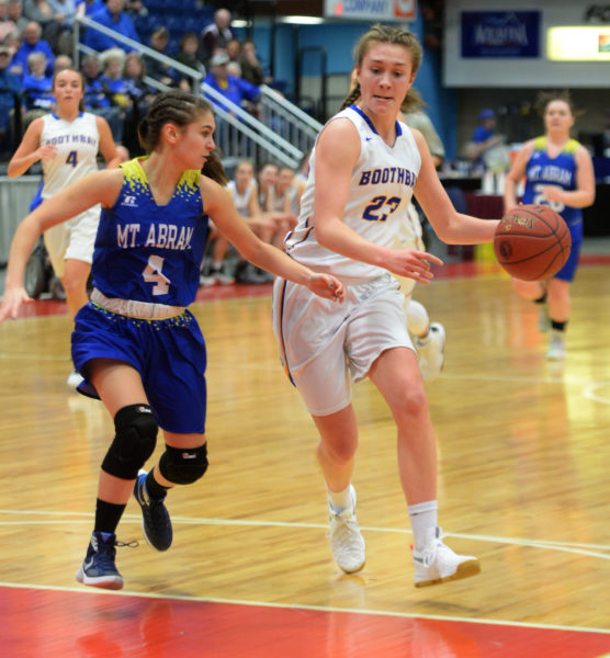 Faith Blethen brings the ball up the court for the Seahawks. (Carrie Reynolds photo)