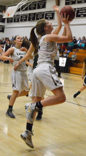 Dorothy Hodous drives inside for the Lady Eagles. (Carrie Reynolds photo)