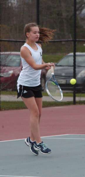 May Halm returns a shot in LA girls tennis action. (Carrie Reynolds photo)