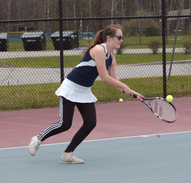 Jessie Hugh returns a shot in Medomak girls tennis action. (Carrie Reynolds photo)