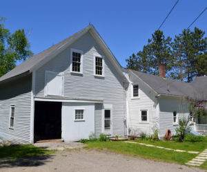 The First Baptist Church of Nobleboro's barn adjoins the parsonage at 239 Center St. in Nobleboro. (J.W. Oliver photo)