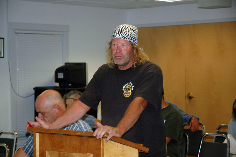 Waldoboro Shellfish Committee Co-chair Glen Melvin addresses the Waldoboro Appeals Board during a public hearing Thursday, Aug. 17. (Alexander Violo photo)