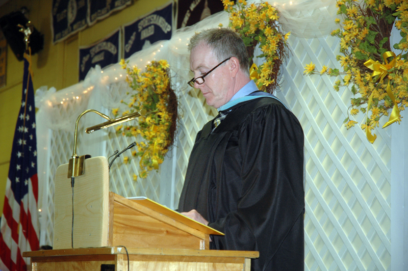 Medomak Valley High School Principal Andrew Cavanaugh speaks at graduation in 2017. (Alexander Violo photo, LCN file)