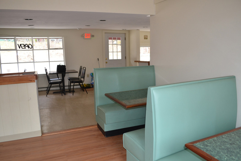 The Wiscasset House of Pizza dining room is ready for customers. The former fish market at 74 Flood Ave. has been remodeled into an attractive dining area by Jeff and Maria Soldatos. (Charlotte Boynton photo)