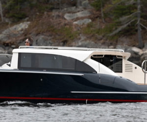 Hodgdon Tenders announces the launch of a 6.5-meter limousine tender.