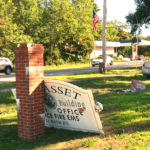Car Crashes into Sign for Wiscasset Municipal Building