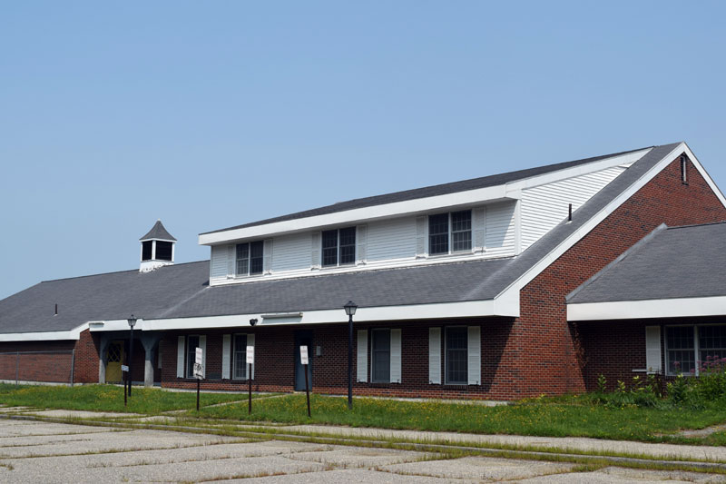 The former Wiscasset Primary School is for sale. (Jessica Clifford photo)