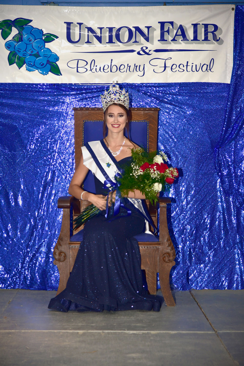 Whitney Dow Crowned Maine Wild Blueberry Queen The Lincoln County News