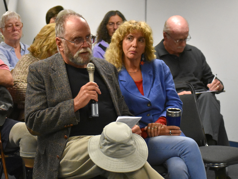 Joe Grant, of Wiscasset, asks a question about how to attract employers and good jobs to the area during a candidates forum in Waldoboro on Thursday, Oct. 11. (Alexander Violo photo)