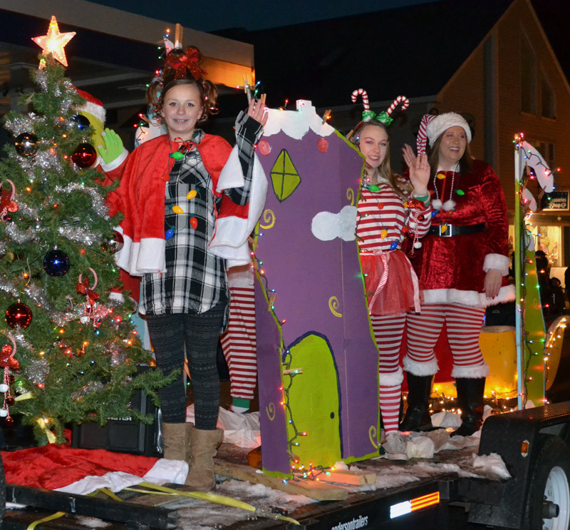 The Waltz family's Grinch-themed float was voted best individual/family entry. (Maia Zewert photo, LCN file)