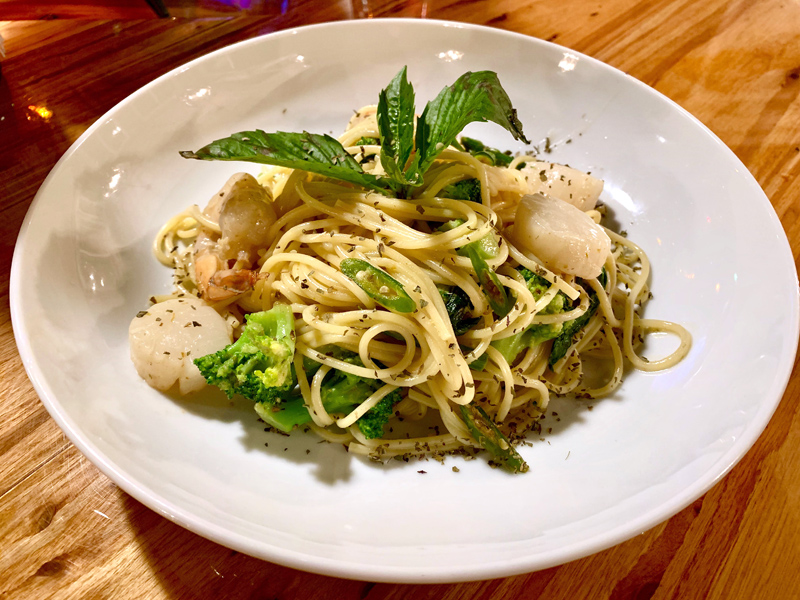 Em Limvathanalert developed this green curry dish using spaghetti. (Suzi Thayer photo)