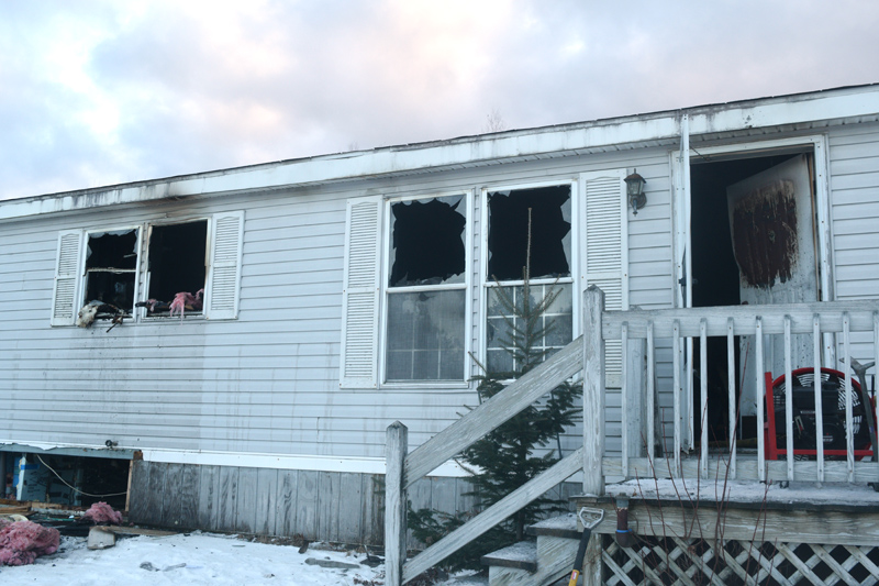 Exterior damage to a mobile home at 139 Old Sheepscot Road after a fire the morning of Wednesday, Jan. 16. (Jessica Clifford photo)