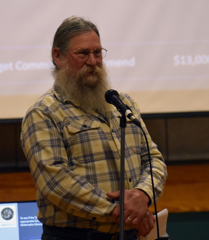 Nobleboro Planning Board Chair Steve Plumb discusses the town's contribution to Skidompha Library during town meeting Saturday, March 16. (Alexander Violo photo)