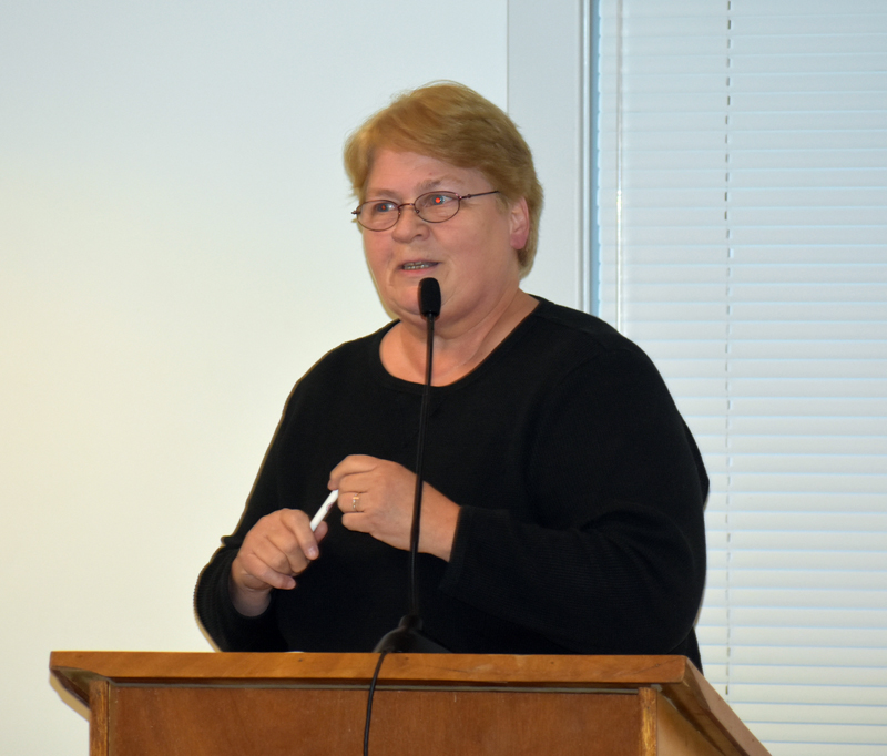 Vicky Jones talks to the Waldoboro Planning Board about her plans to open a takeout stand near the junction of Route 1 and Route 220. (Alexander Violo photo)