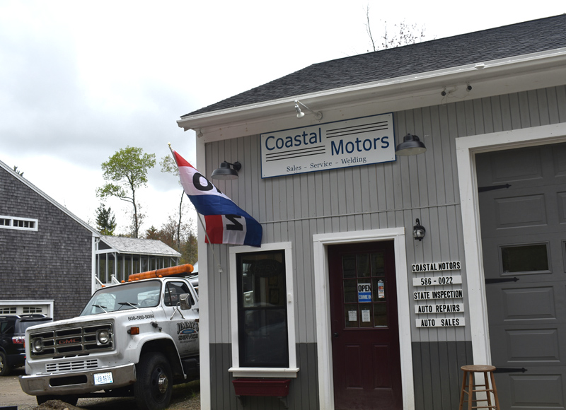 The entrance to Coastal Motors, a full-service auto repair shop at 67 Hassan Ave., off Route 215 in North Newcastle. (Alexander Violo photo)