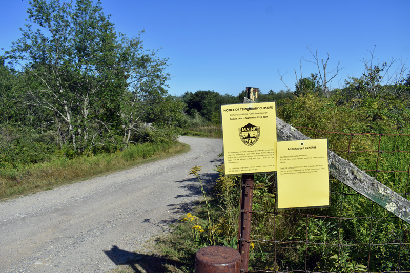 A notice at the entrance to the state boat launch on Damariscotta Lake in Jefferson informs boaters of the facility's closure. (Alexander Violo photo)