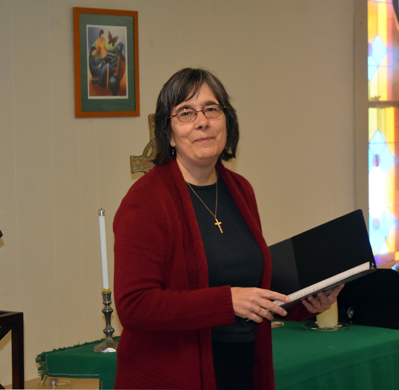 The Rev. Nancy Duncan, pastor of Waldoboro's Broad Bay Church, thanks all those who made phase one of the church's renovation possible during a ceremony Friday, Nov. 8. (Alexander Violo photo)