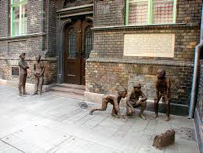 Bronze street sculpture in Budapest: "The Paul Street Boys," based on the young adult novel of the same name by Hungarian author Ferenc Molnar. (Photo courtesy Paul Kando)