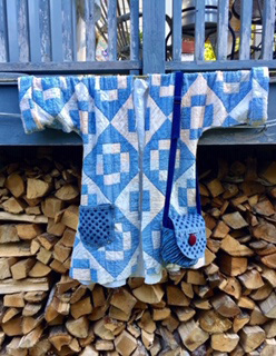 A blue-toned quilt jacket and a "Connie" bag created by Jody Halliday. (Photo courtesy Jody Halliday)