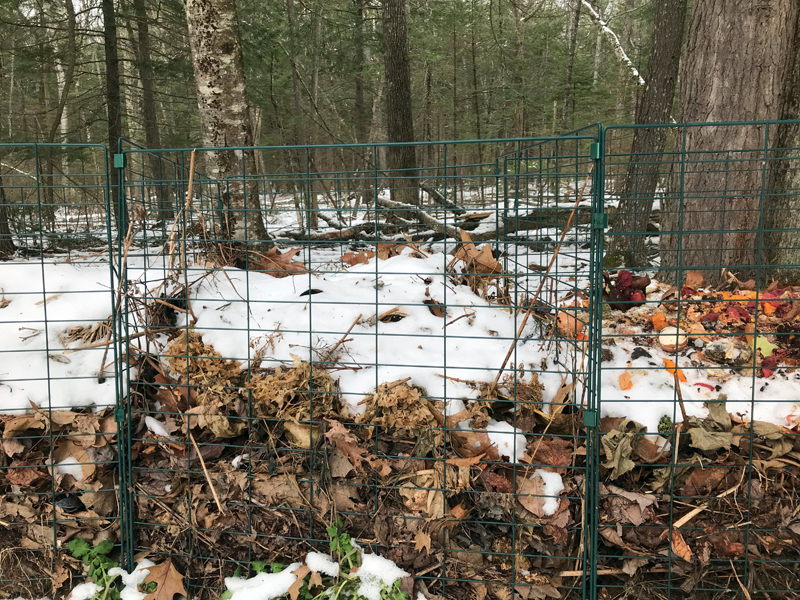 Snow-covered compost quietly breaks down on a winter day. (Photo courtesy Lee Emmons)