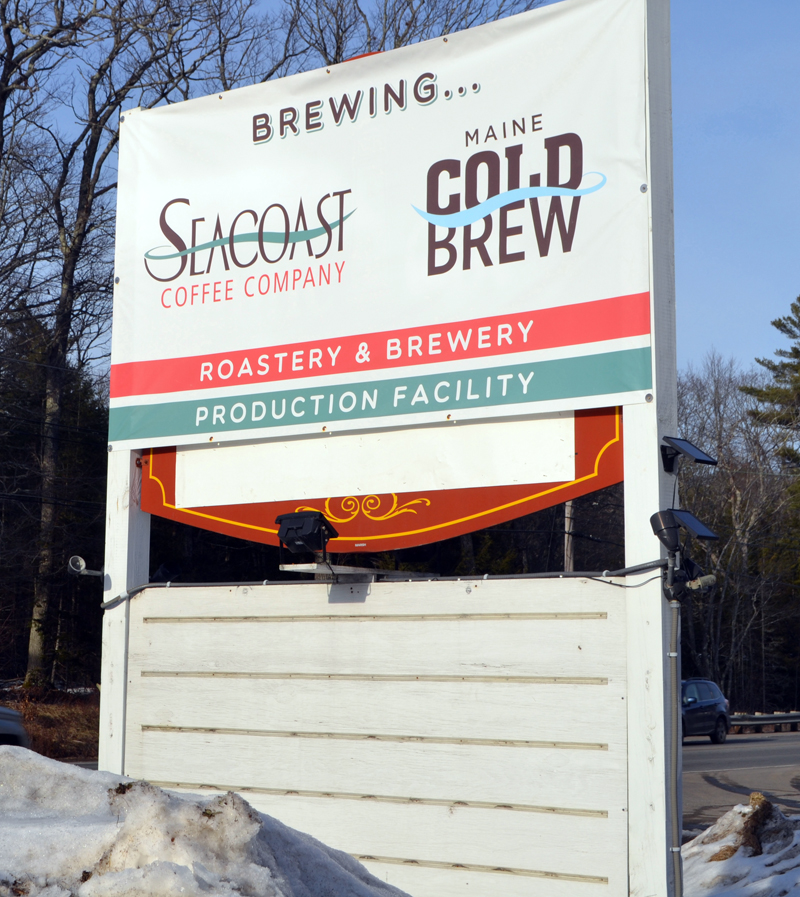 A temporary sign announces the new location of Seacoast Coffee Co. at 564 Bath Road in Wiscasset. (Charlotte Boynton photo)