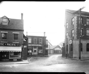 The Atlantic & Pacific Tea Co. grocery store in Damariscotta, 1945. The location would later become home to R.H. Reny's first store, which remains there today. (Photo courtesy Calvin Dodge)