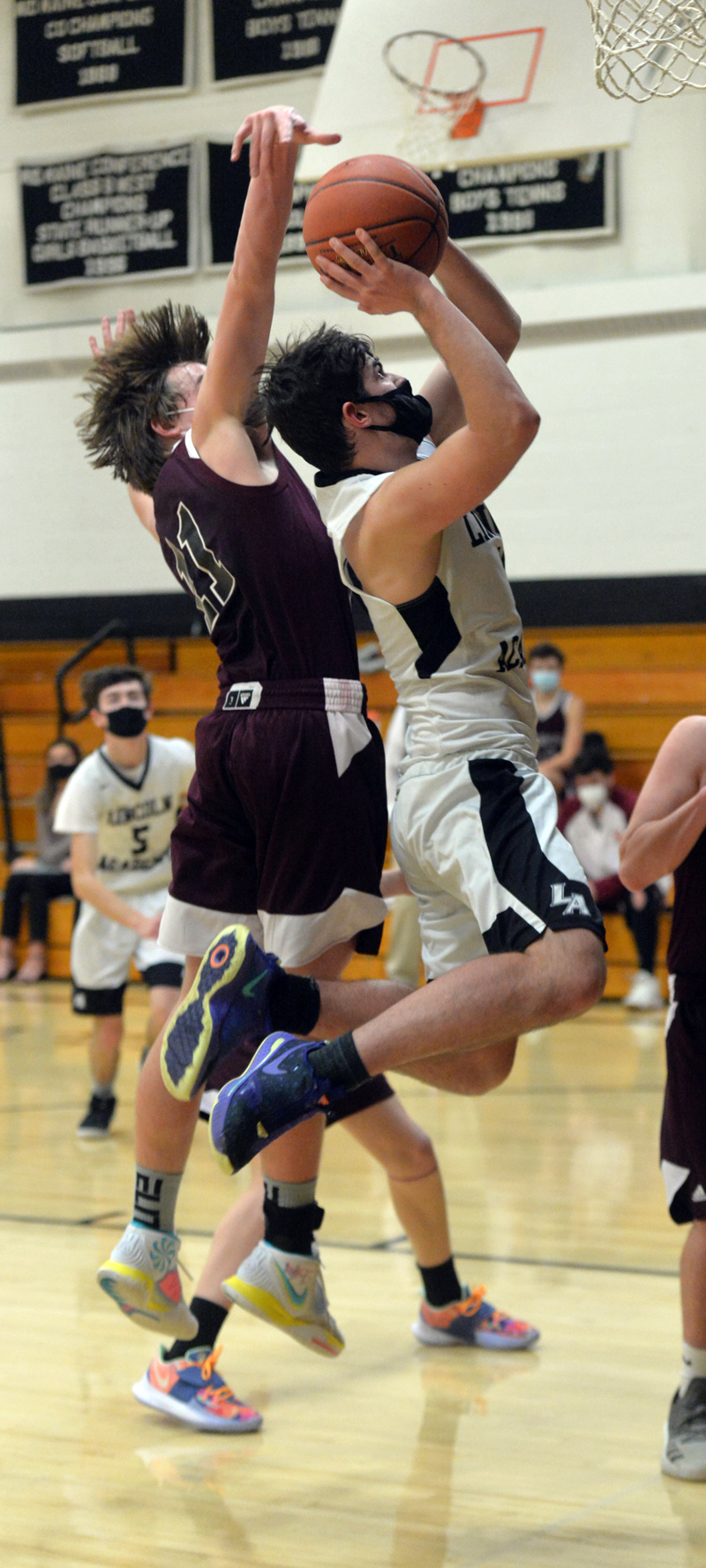 Richmond's Connor Vashon attempts to block Tucker Stiles' shot. (Paula Roberts photo)