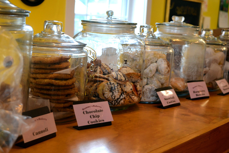 Homemade chocolate chip cookies, cannolis, snowball cookies, and other Italian pastries are available at Mammy's Bakery. (Photo by Nettie Hoagland)