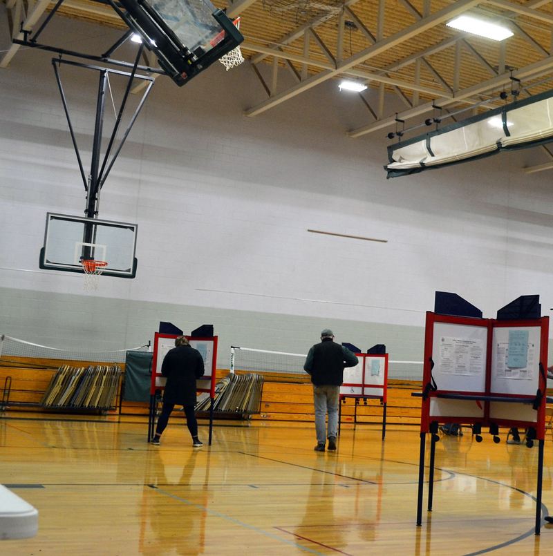 Wiscasset voters continued to turn out to vote until the polls closed, Nov. 2, at 8 p.m. (Charlotte Boynton photo)