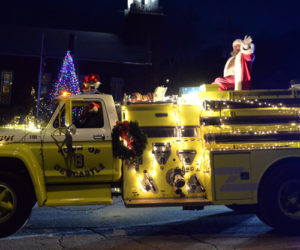 Santa rides on top of a Newcastle fire truck. (Paula Roberts photo)