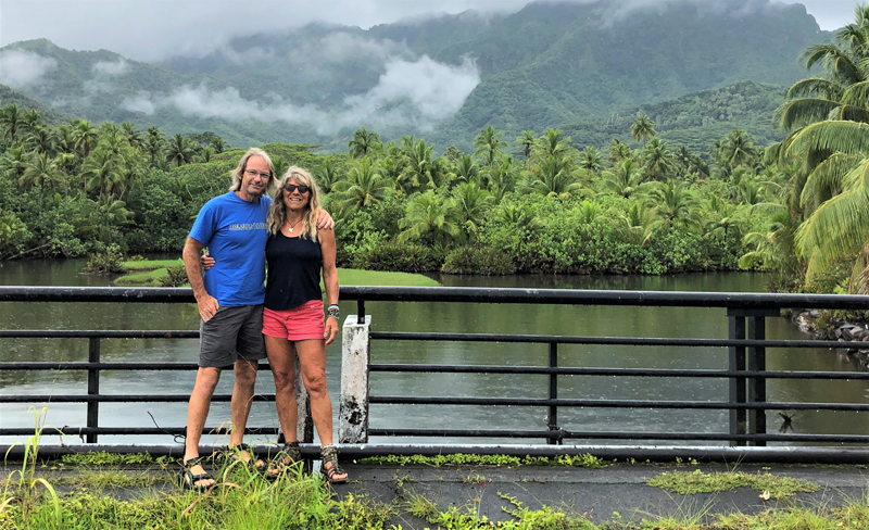 Dave, left, and Jaja Martin in French Polynesia in October 2021. (Photo courtesy Jaja Martin)