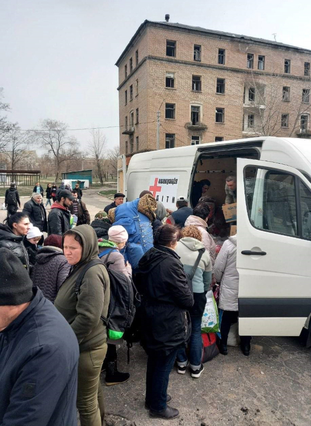 Evacuation of the bombarded city of Rubizhne, Ukraine. (Photo courtesy Dmytro Myshenin)