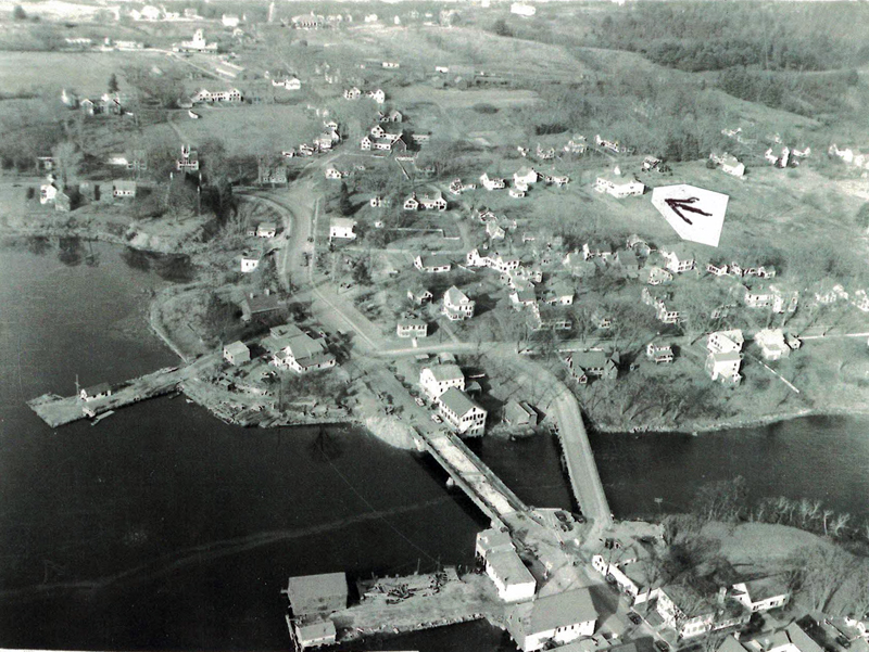 The arrow indicates the Franklin School on the Mills Road. (Photo courtesy Newcastle Historical Society Museum)