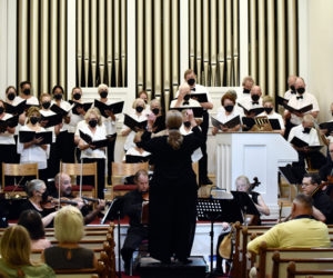 The Lincoln Festival Chorus in concert (Photo courtesy Bob Crink)