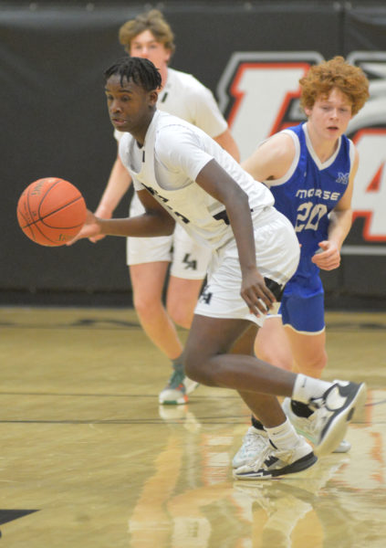 Terry Welle turns to drive up the court after grabbing a rebound. (Paula Roberts photo)