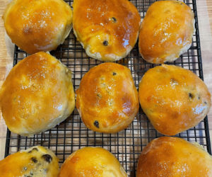 Currant buns with apricot glaze (Photo courtesy I. Winicov Harrington)