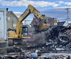 Hanley Construction of Bristol begins debris removal at Schooner Landing Restaurant and Marina in Damariscotta on Monday, Nov. 25. The restaurant burned in an overnight fire on Sept. 1, which was recently ruled by the Office of the State Fire Marshal as accidental. (Johnathan Riley photo)