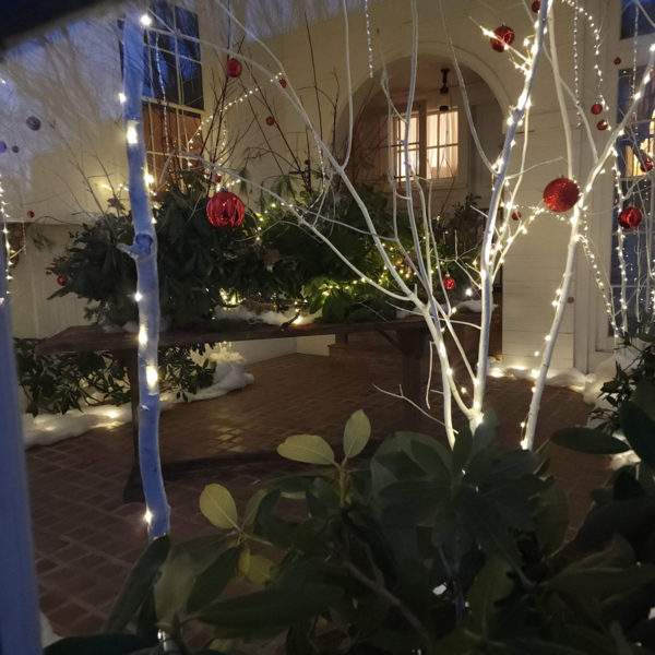 The Nickels-Sortwell House solarium decorated for the holidays in 2023. (Photo courtesy Historic New England)