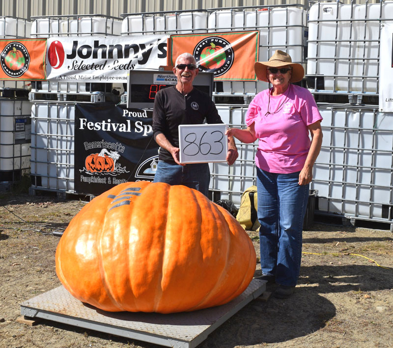 Two State Records Smashed at Pumpkin Weigh-Off Despite Dry Season